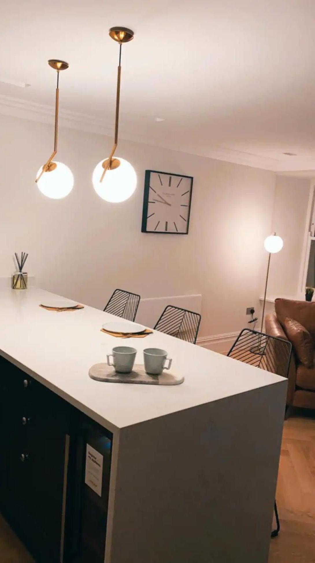 The Bank Apartment Cardiff Bagian luar foto