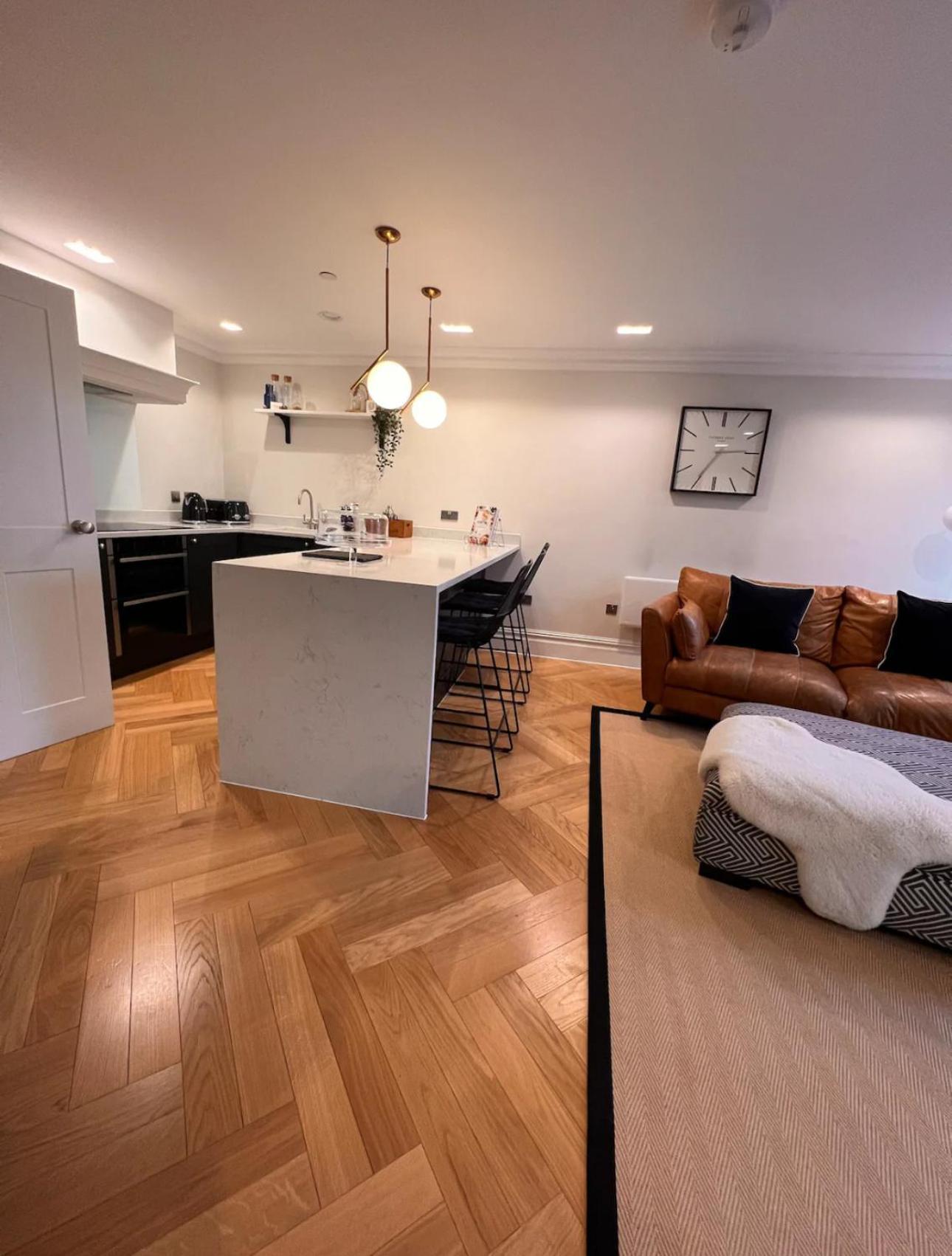 The Bank Apartment Cardiff Bagian luar foto