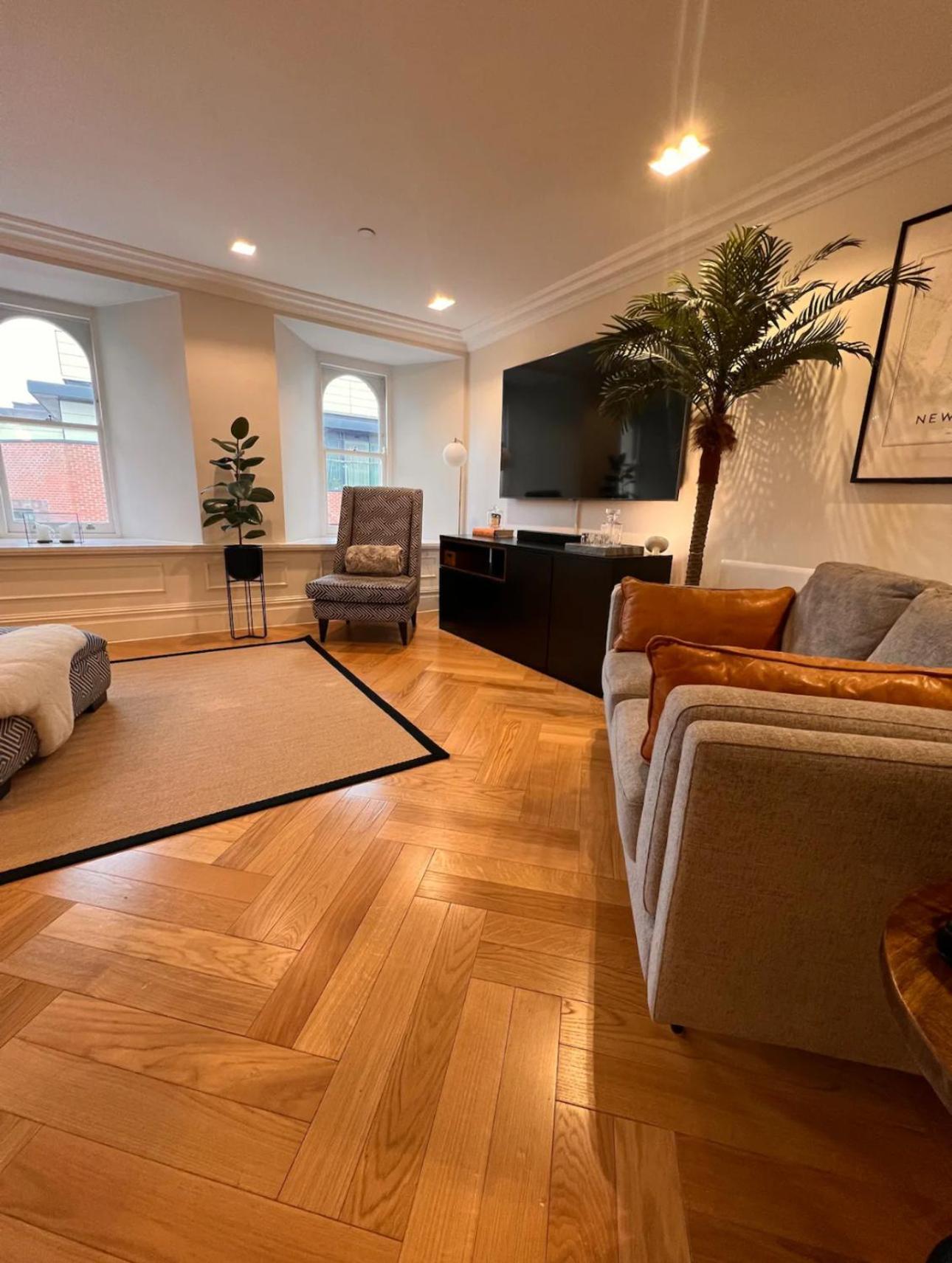 The Bank Apartment Cardiff Bagian luar foto