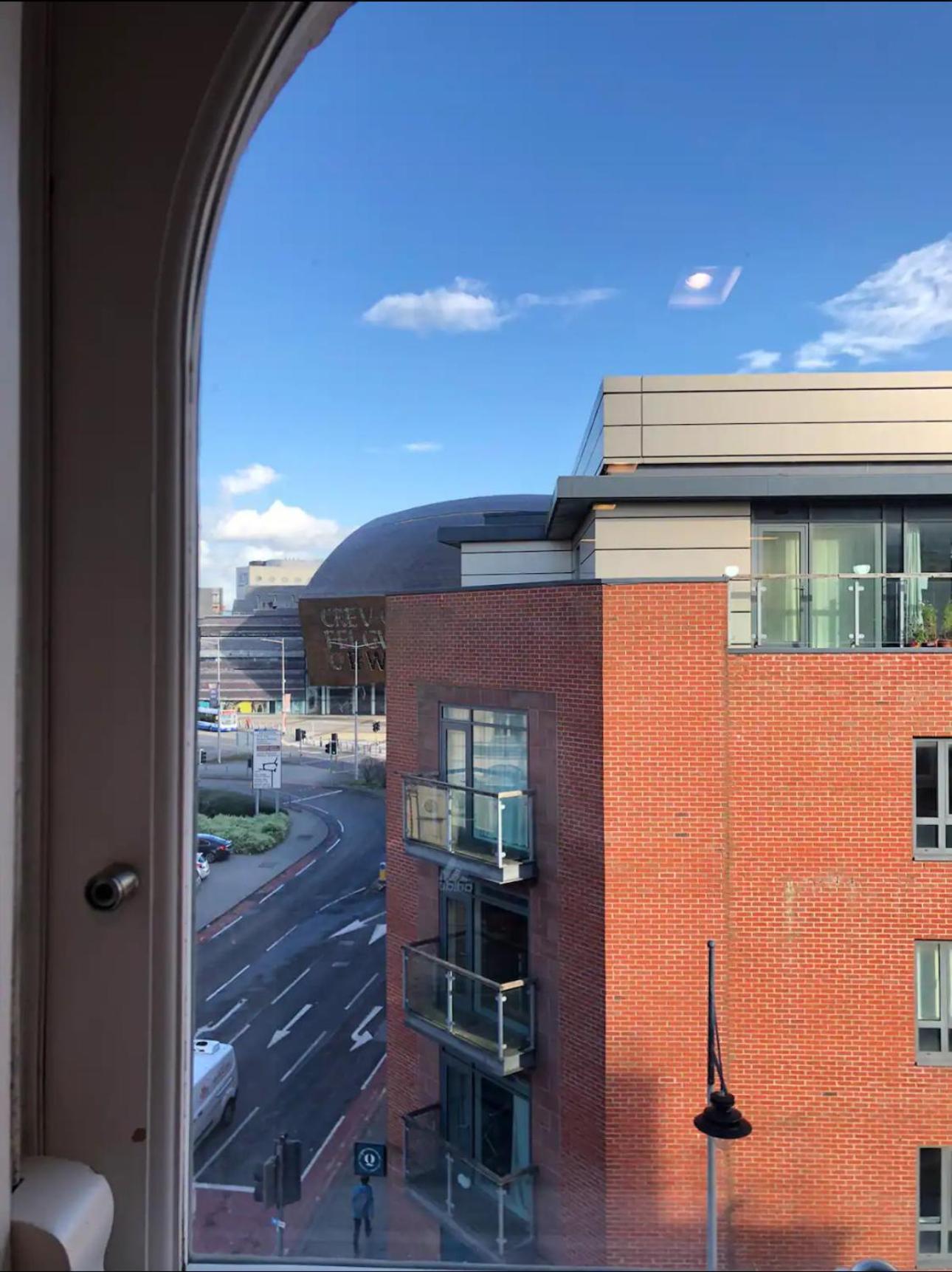 The Bank Apartment Cardiff Bagian luar foto