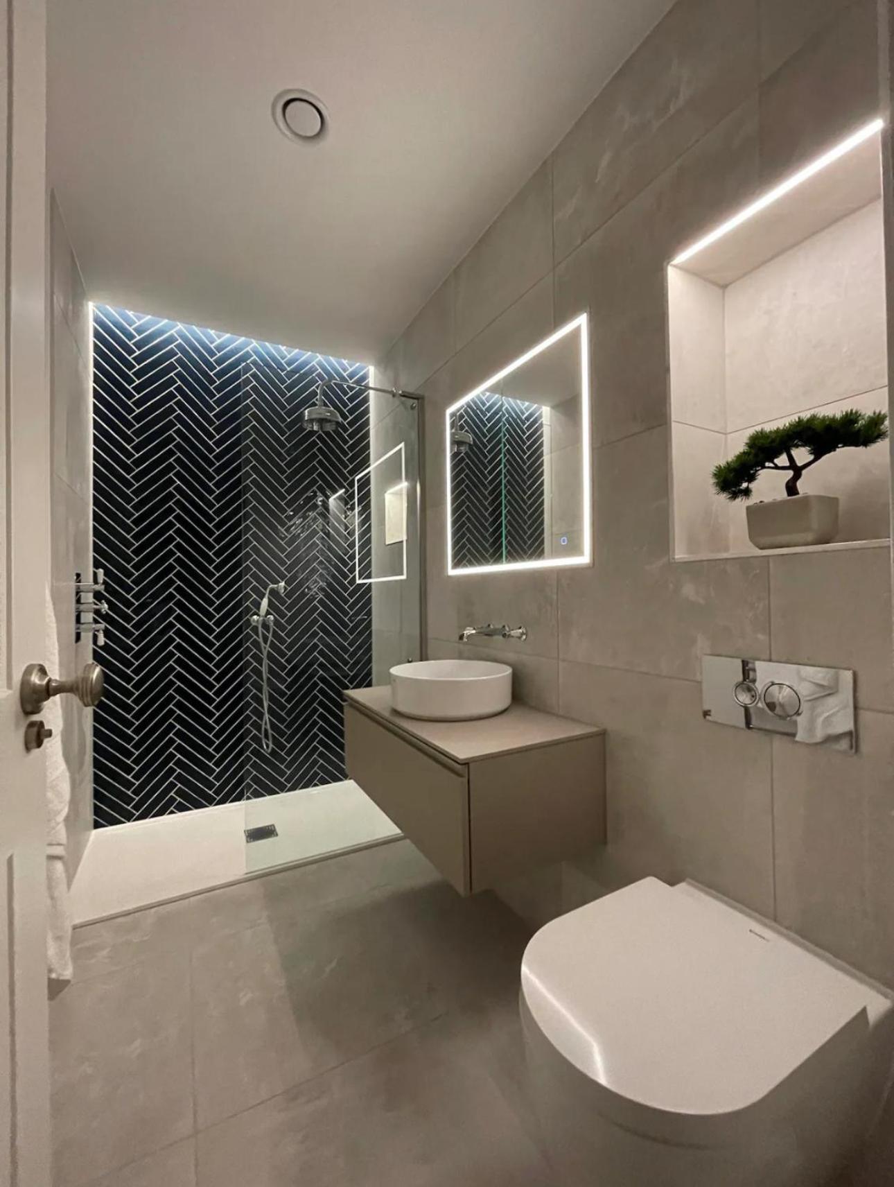 The Bank Apartment Cardiff Bagian luar foto