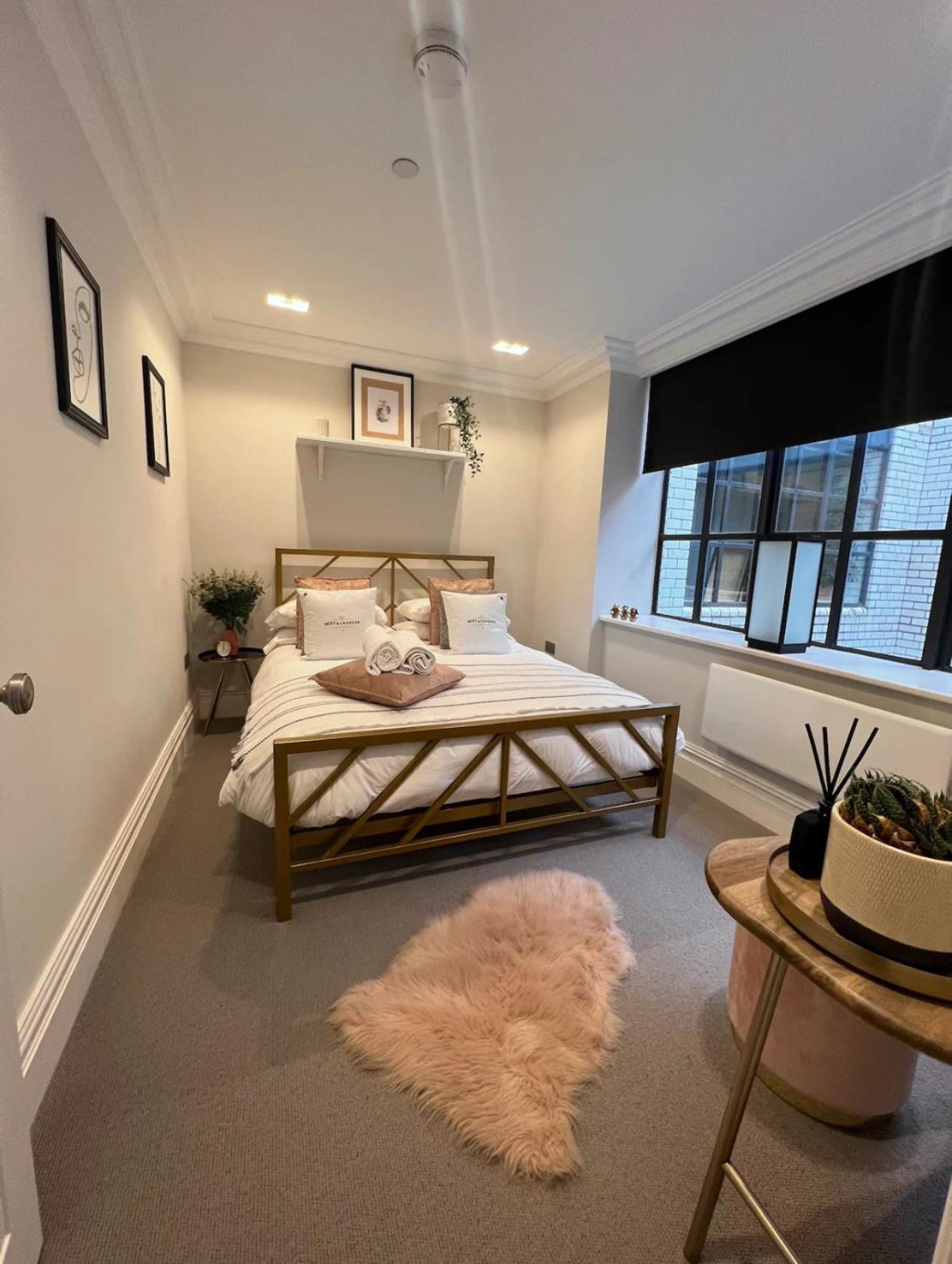 The Bank Apartment Cardiff Bagian luar foto