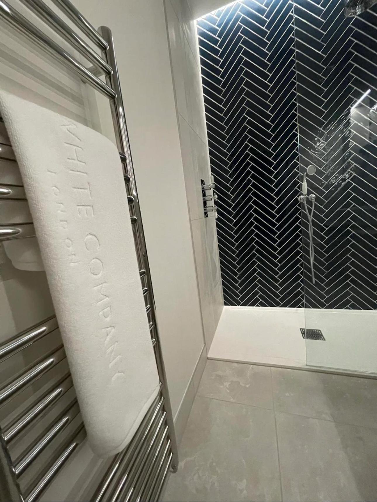 The Bank Apartment Cardiff Bagian luar foto